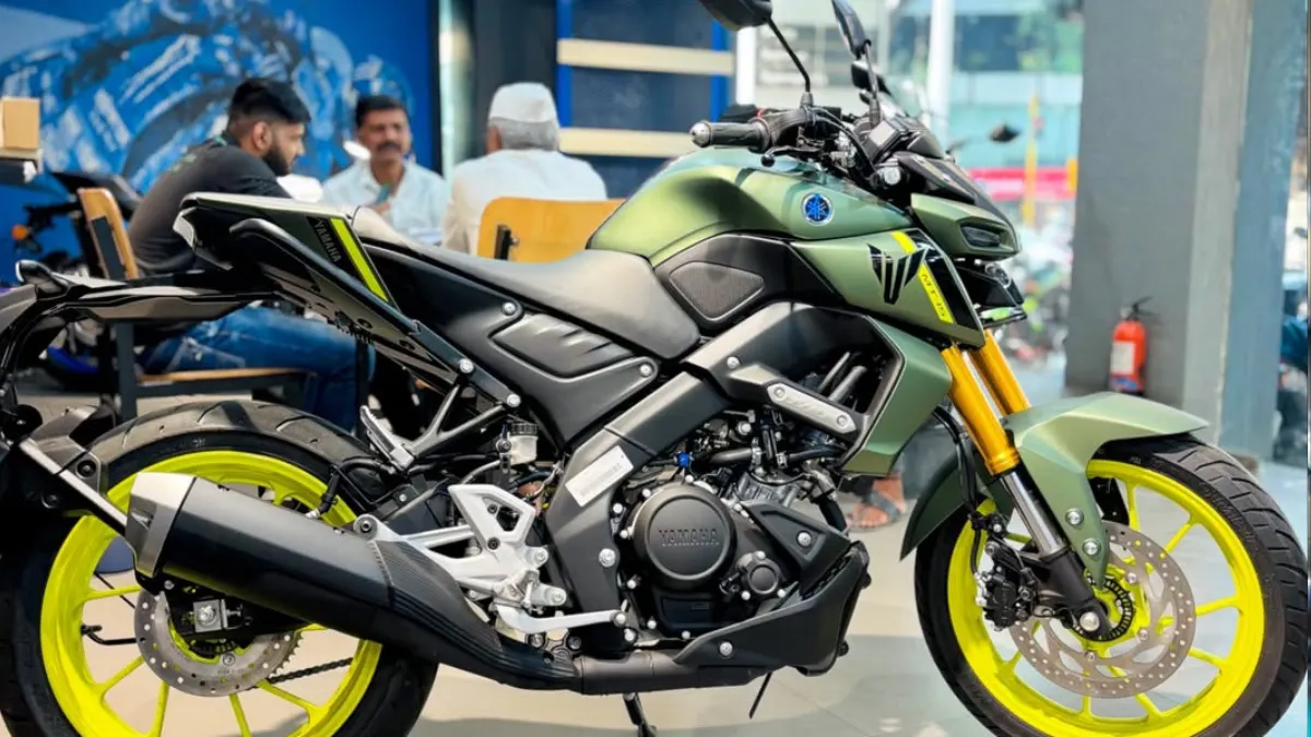 Yamaha MT 15 V2 side view with sporty design