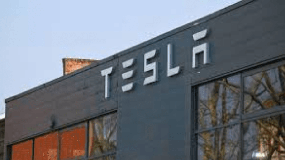 Tesla Delivers First Model Y in Mumbai